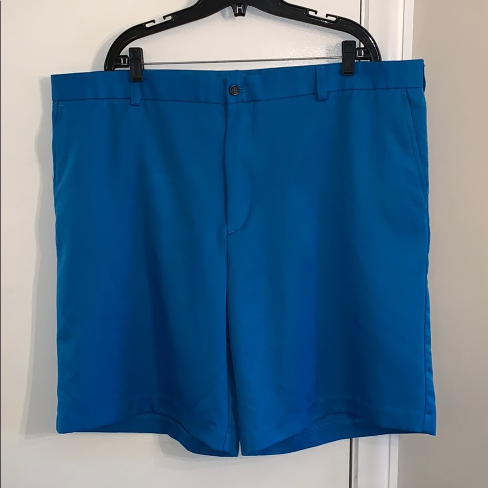 IZOD extreme function golf shorts